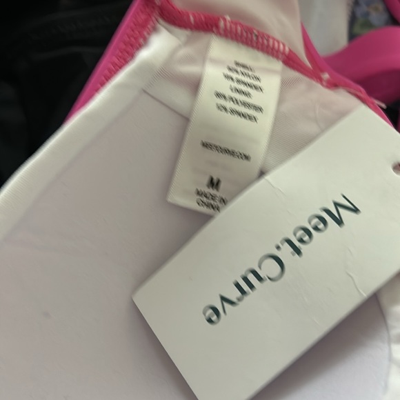 Meet Curve - Picture 3 of 4